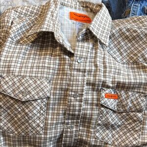 Wrangler FR Men's Beige Plaid Button Down Shirt